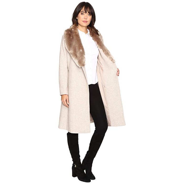 Пальто з хутряним коміром Guess